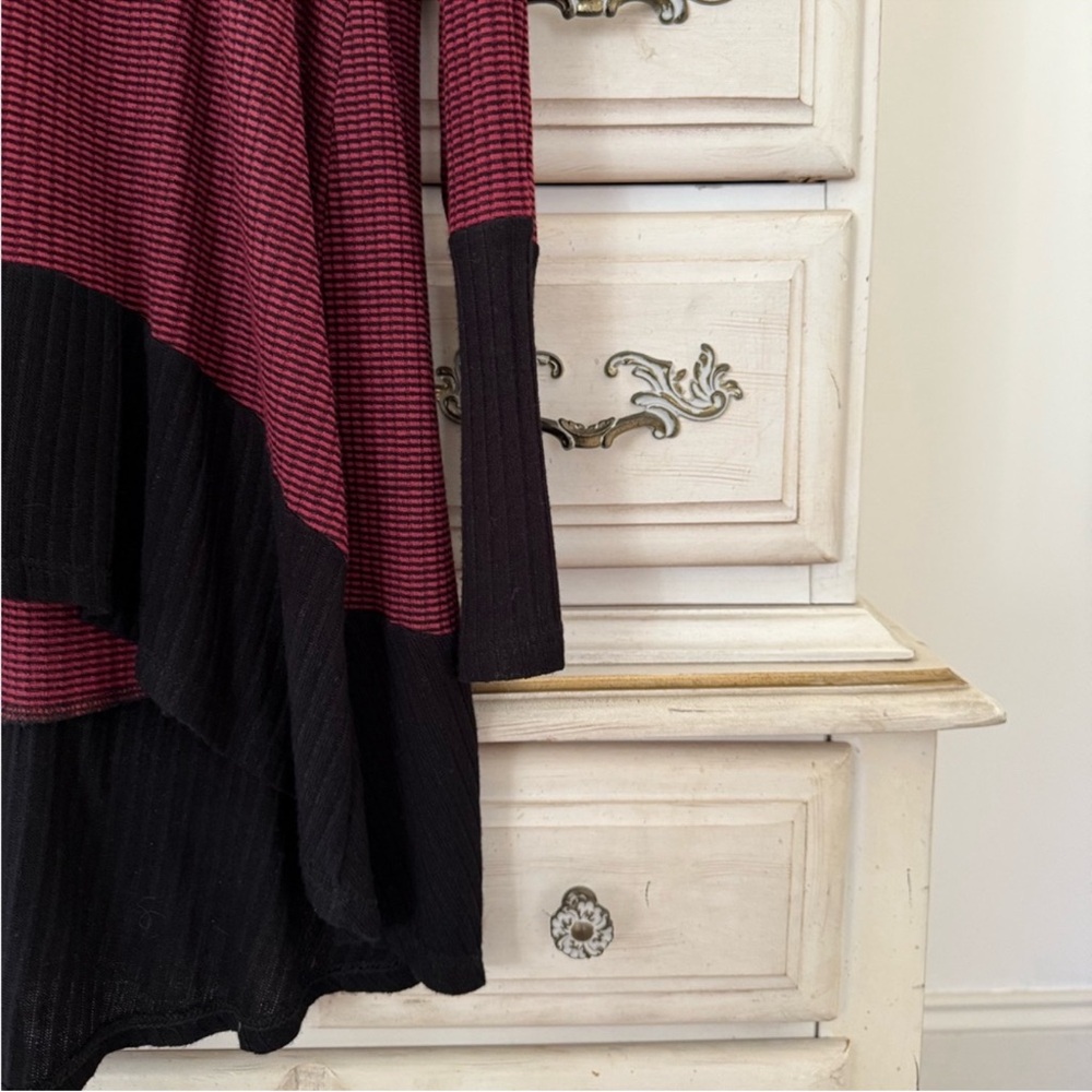 Burgundy Ribbed Contrast Hem Top - Picture 2 of 5